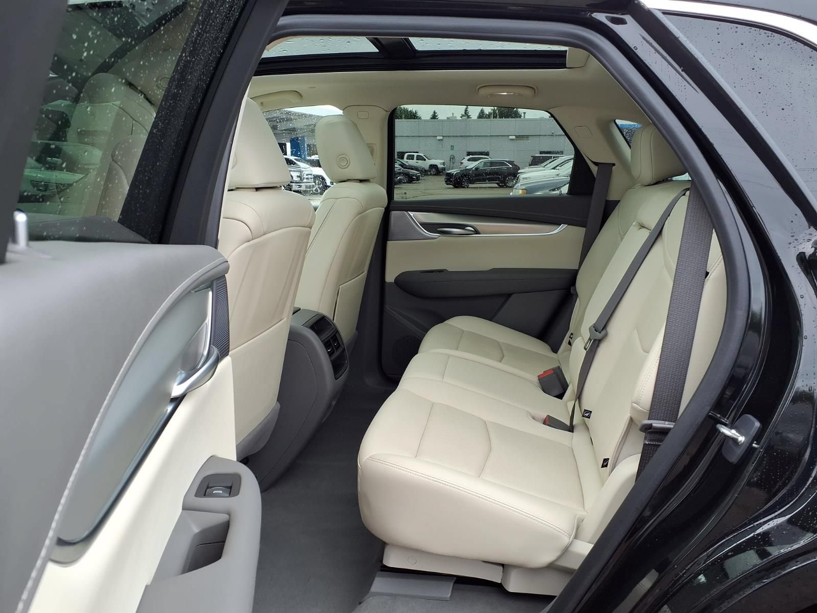 Used 2024 Cadillac XT5 Premium Luxury w/ LPO, Floor Liner Package FWD image 10
