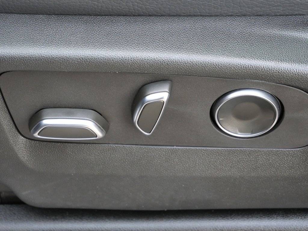 Used 2024 GMC Yukon Denali w/ Denali Reserve Package image 38