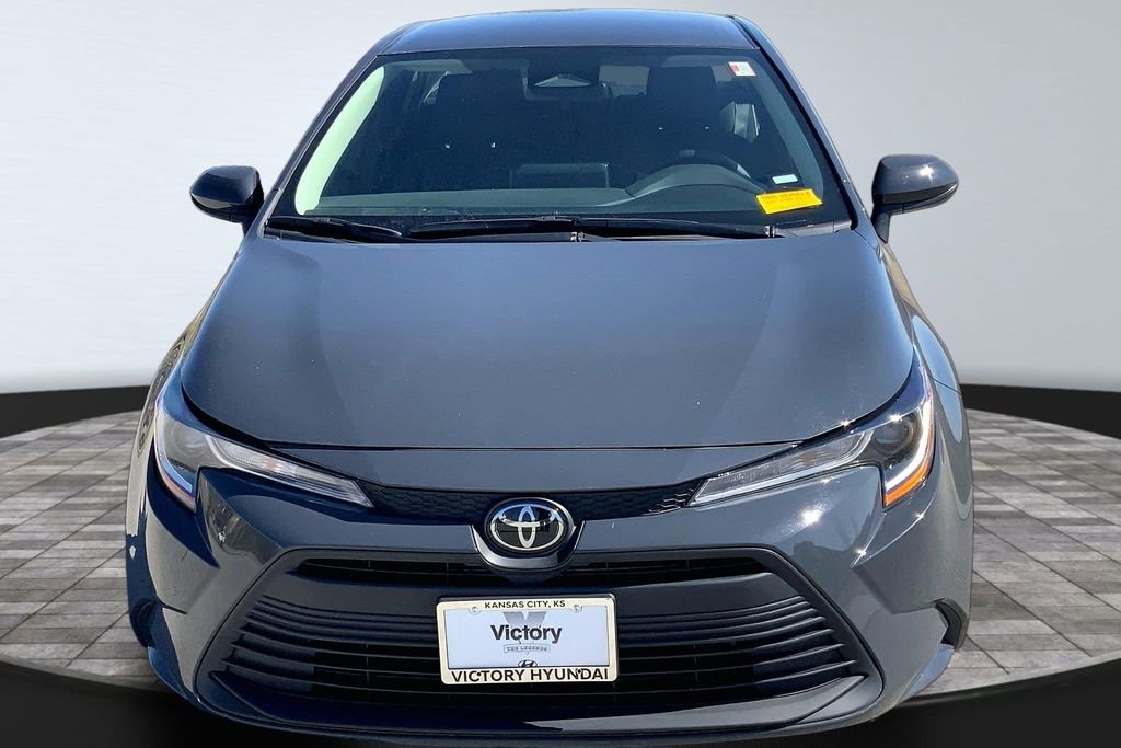 Used 2025 Toyota Corolla LE FWD image 2