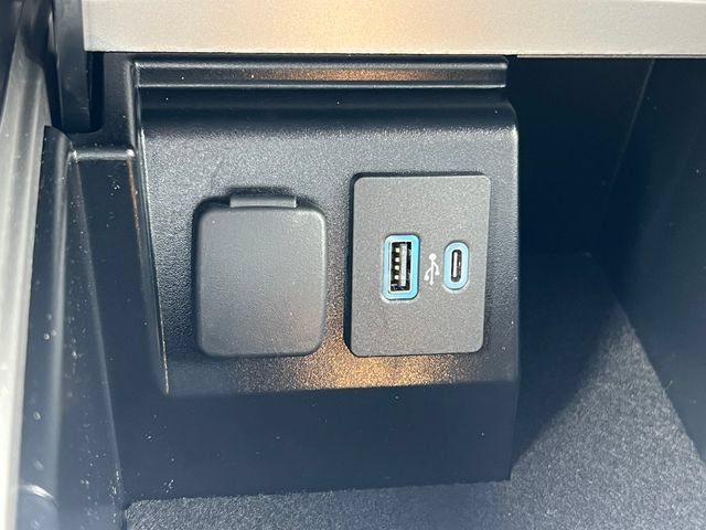 Certified 2024 Ford Explorer XLT w/ Equipment Group 202A AWD/4WD image 28