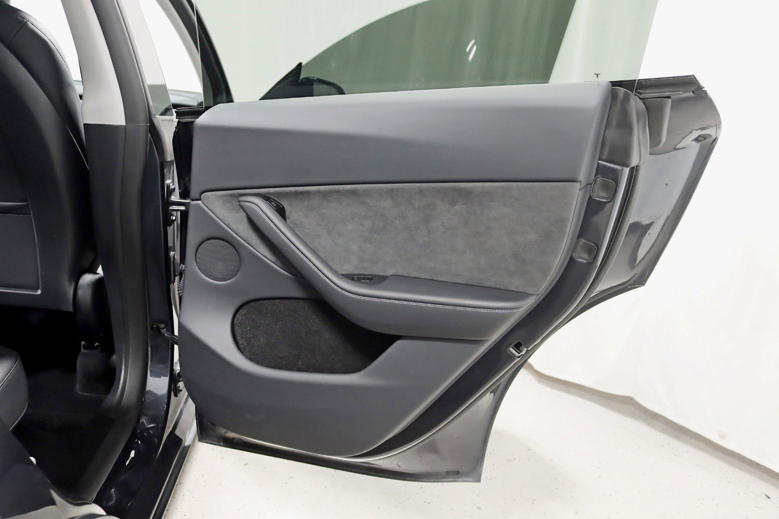 Used 2025 Tesla Model Y Performance image 37