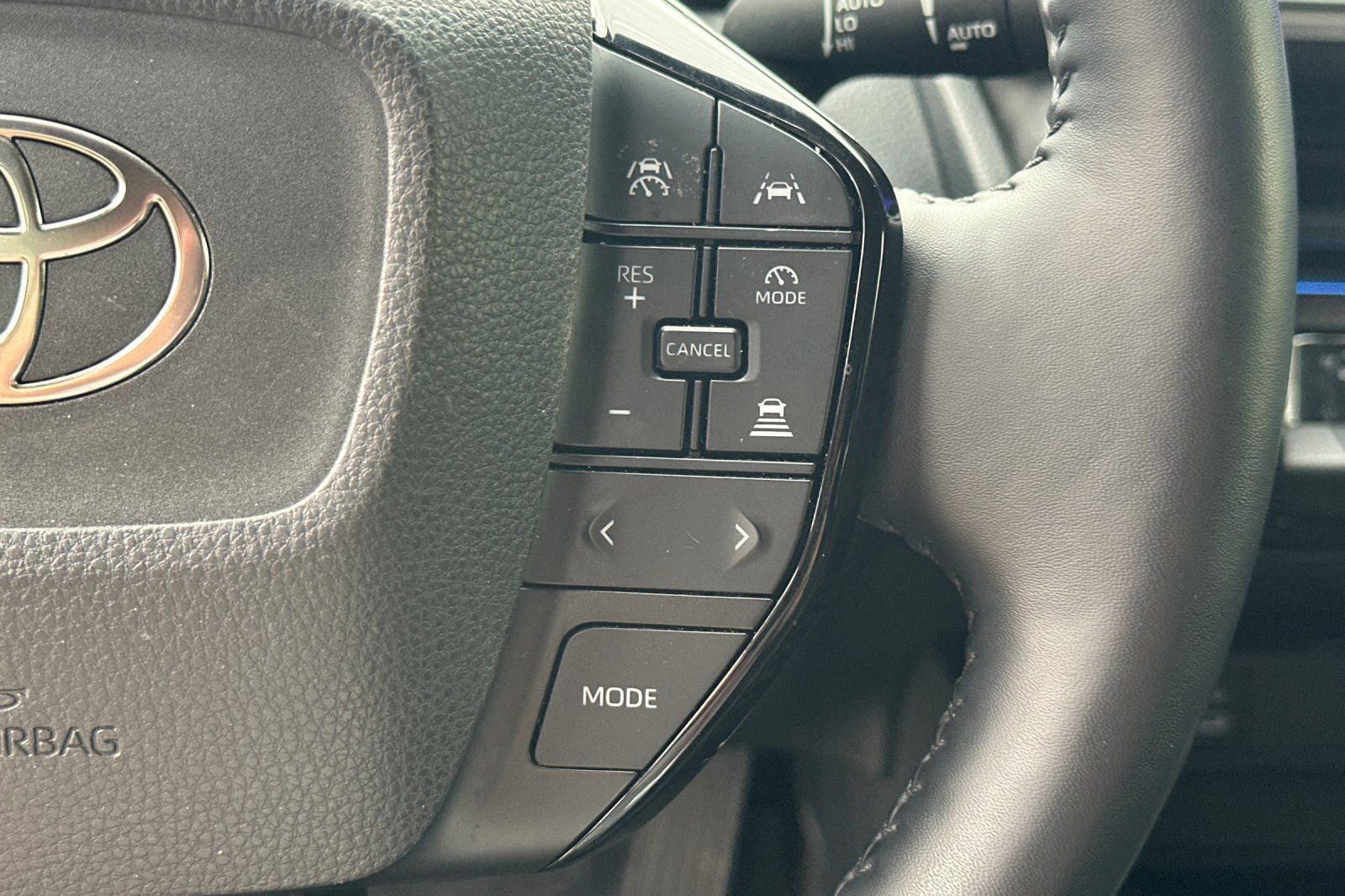 Used 2026 Toyota Prius LE FWD image 37