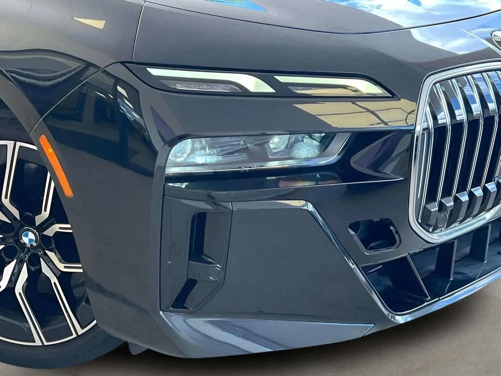 Used 2023 BMW 740i w/ Parking Assistance Package RWD image 32