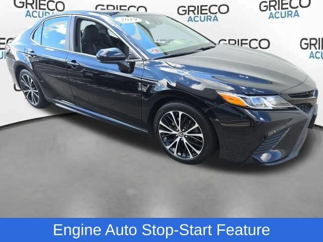 Used 2019 Toyota Camry SE FWD image 1