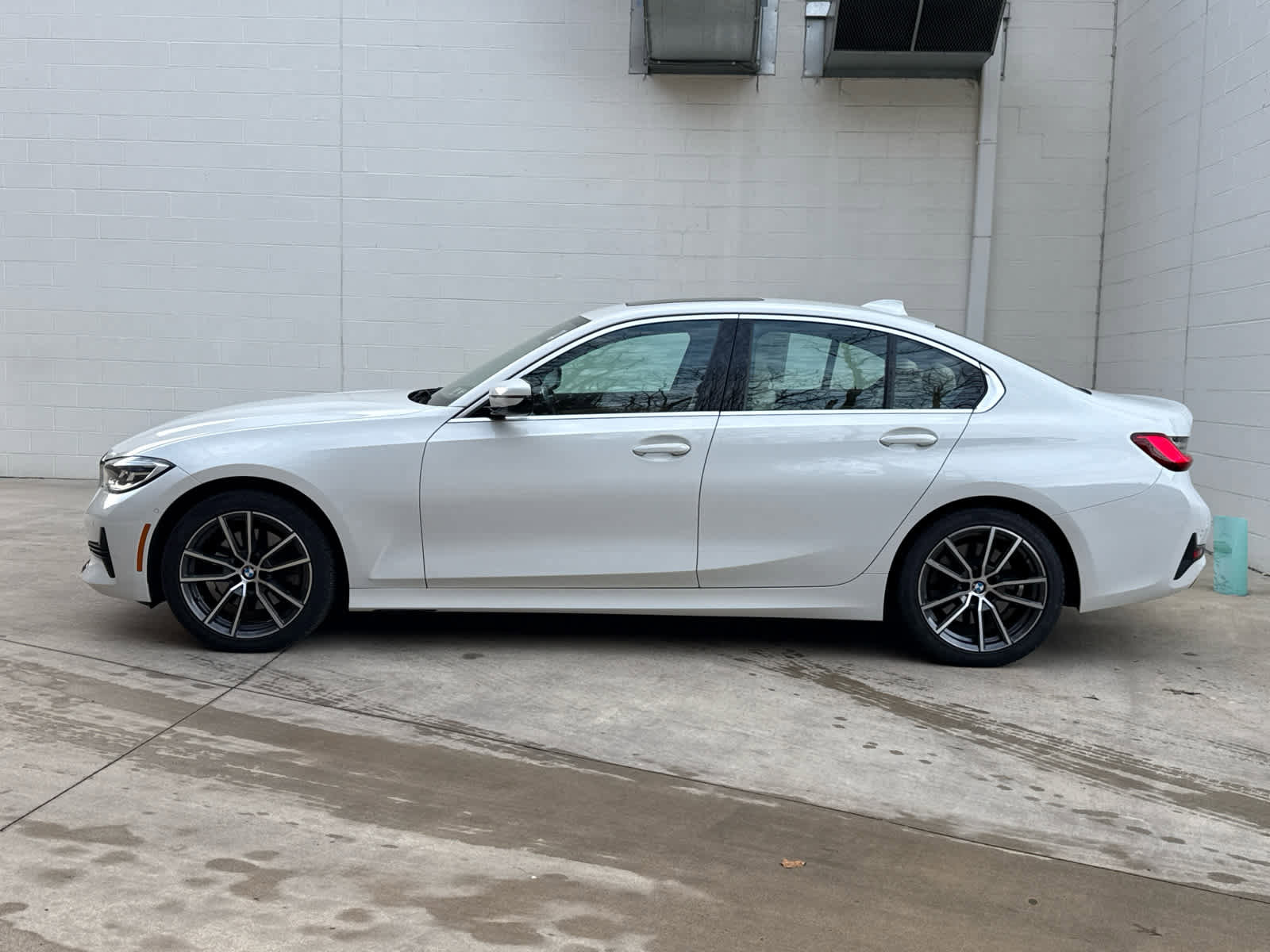 Certified 2021 BMW 330i xDrive Sedan w/ Convenience Package image 5