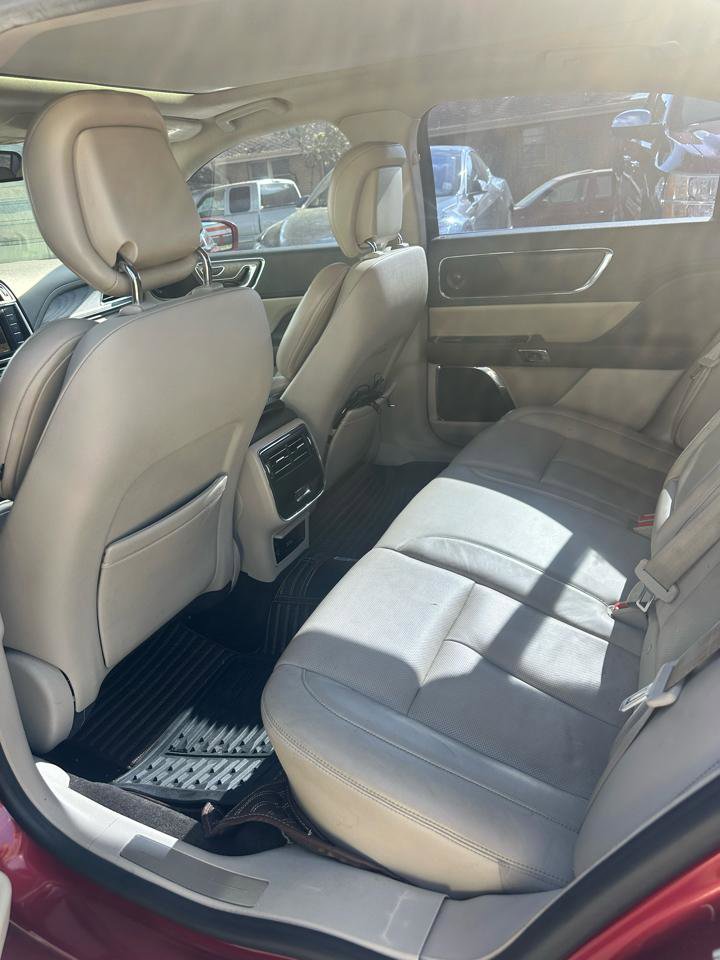 Used 2017 Lincoln Continental Select w/ Climate Package image 8