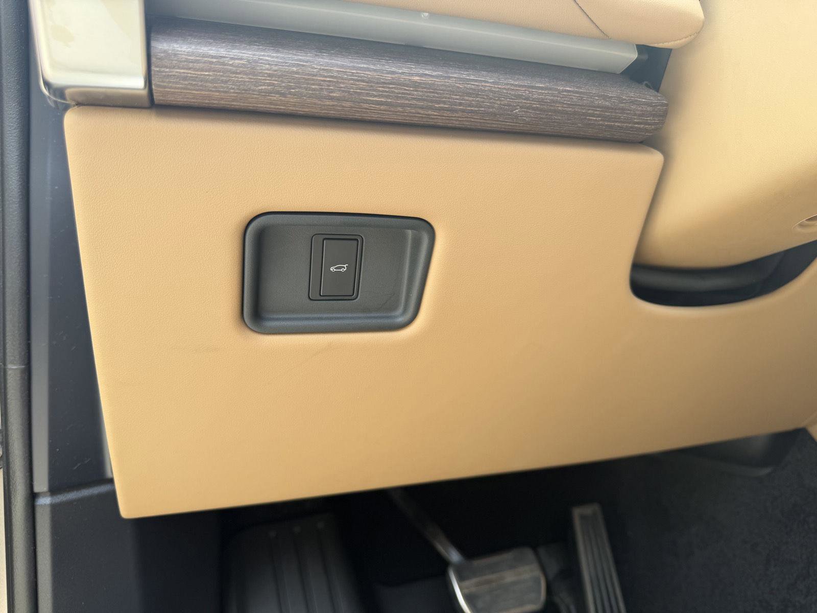 Used 2023 Land Rover Range Rover SE AWD/4WD image 7