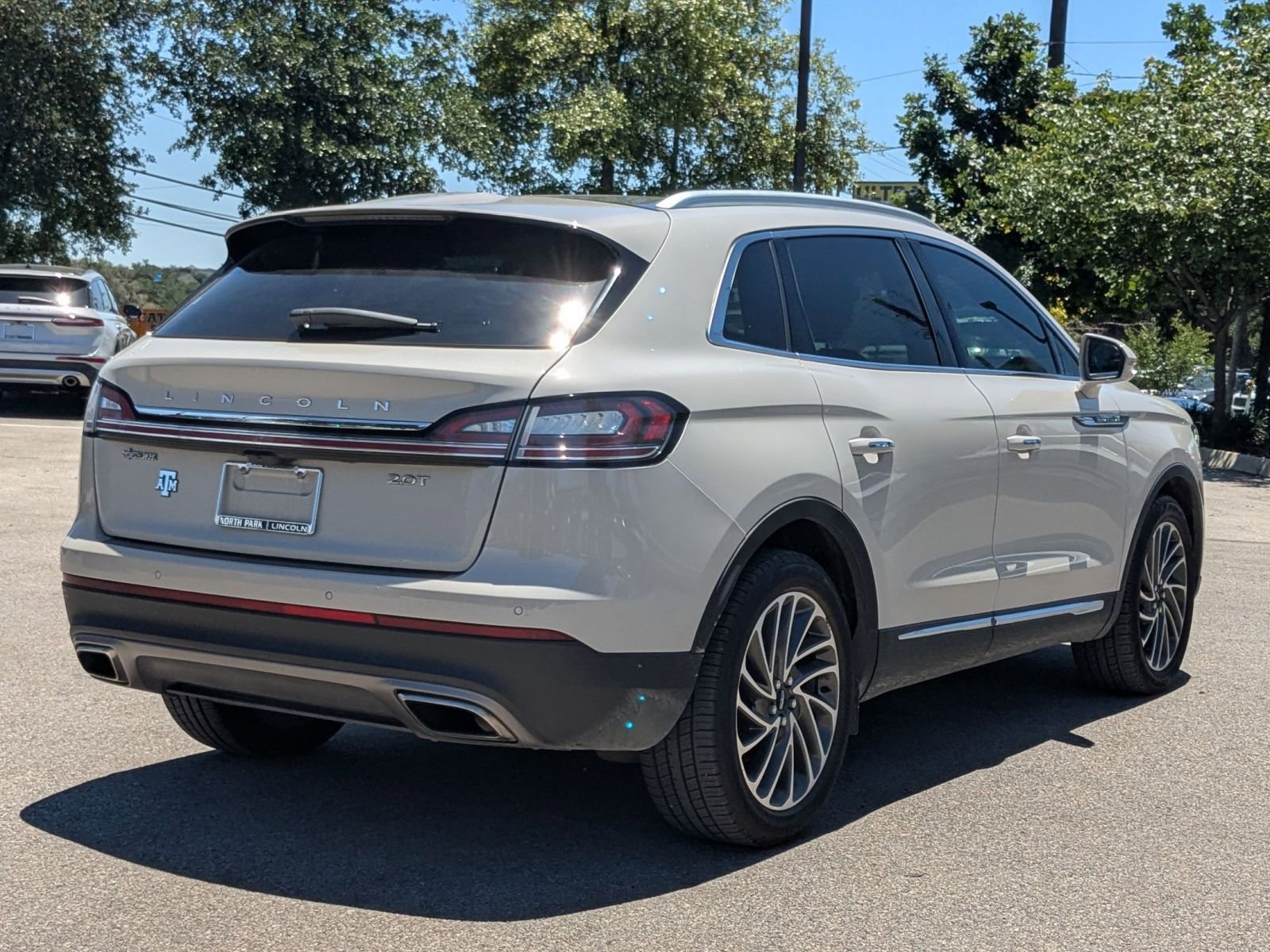 Used 2020 Lincoln Nautilus Reserve w/ Cargo Utility Package FWD image 2