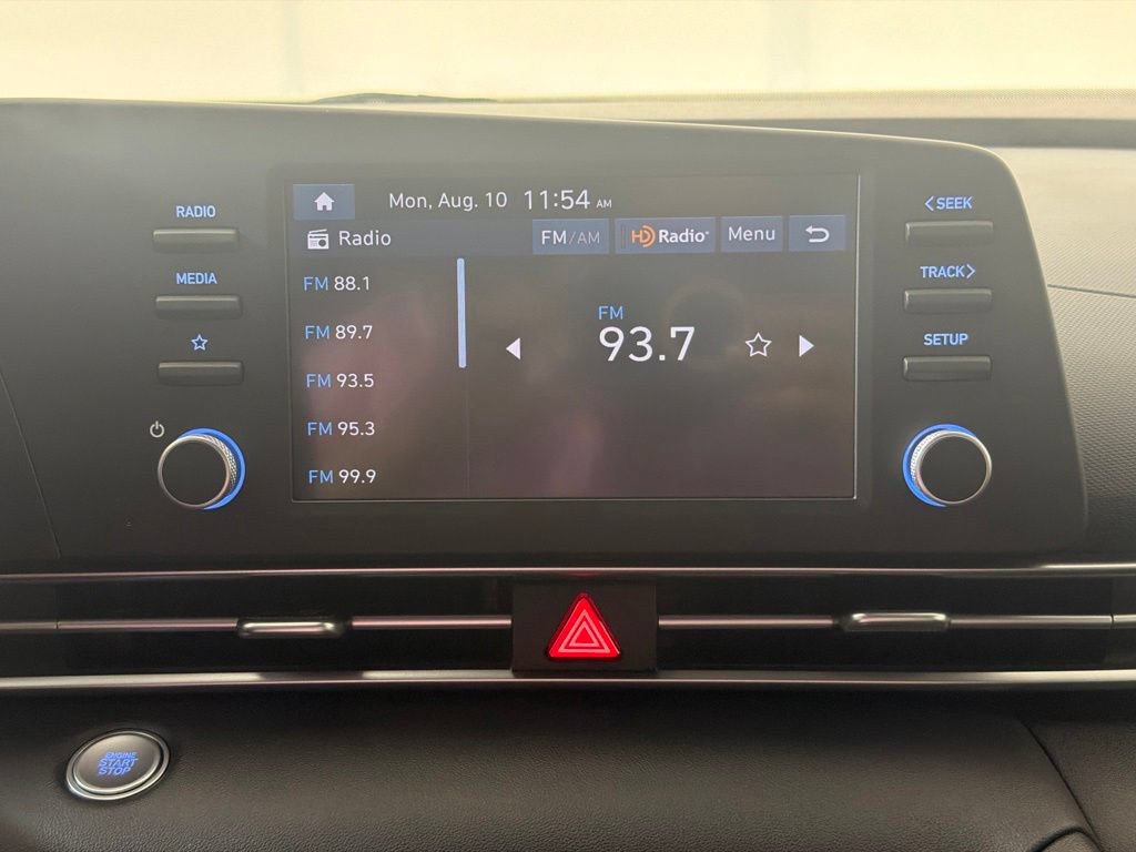 Certified 2025 Hyundai Elantra Hybrid FWD image 17