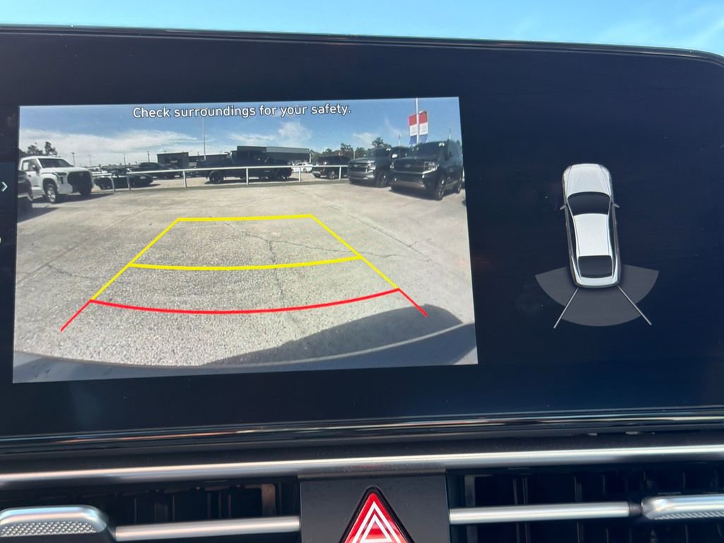 Used 2023 Hyundai Elantra Limited w/ Preferred Accessory Package FWD image 23