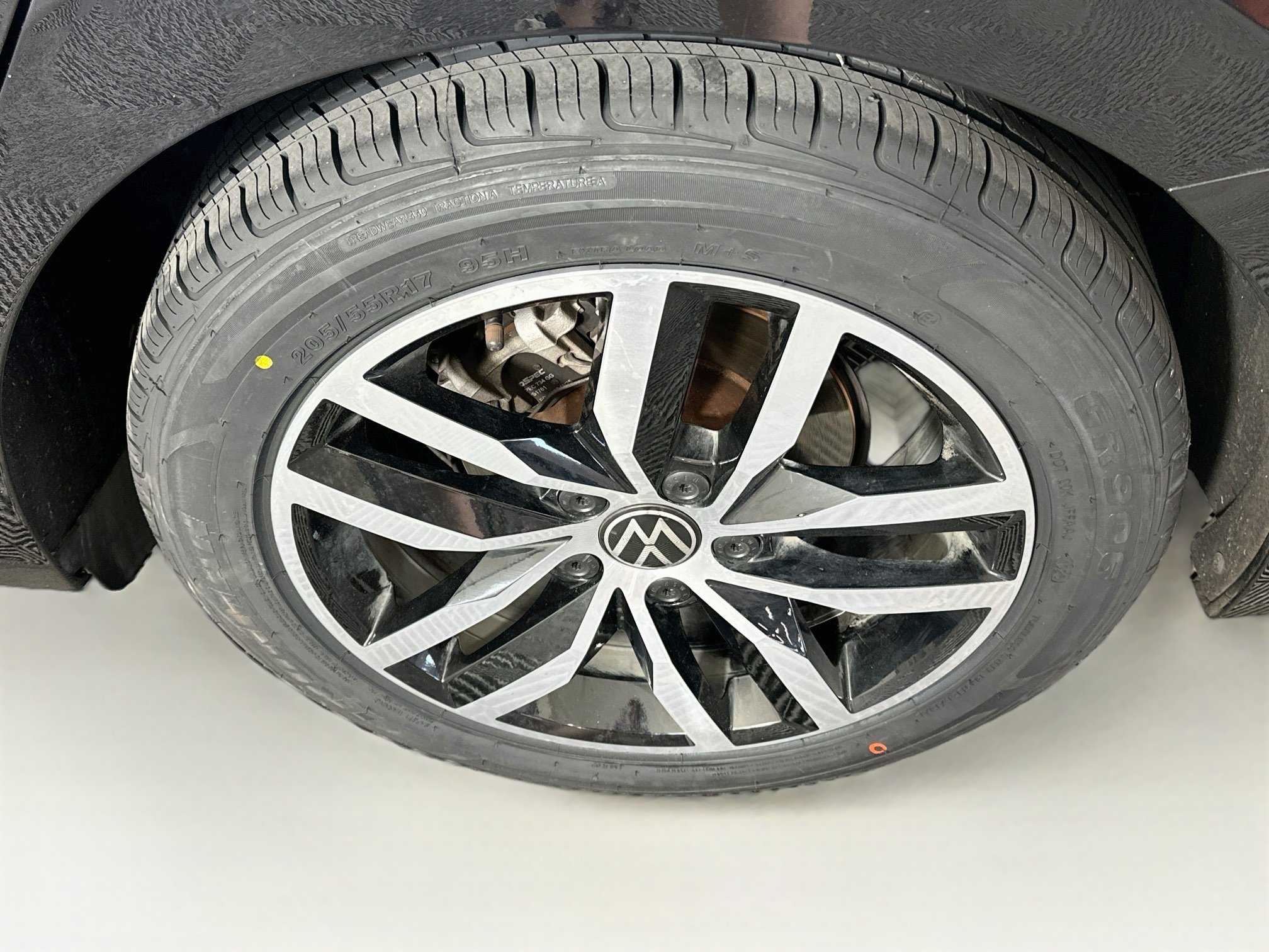 Used 2025 Volkswagen Jetta SE FWD image 11
