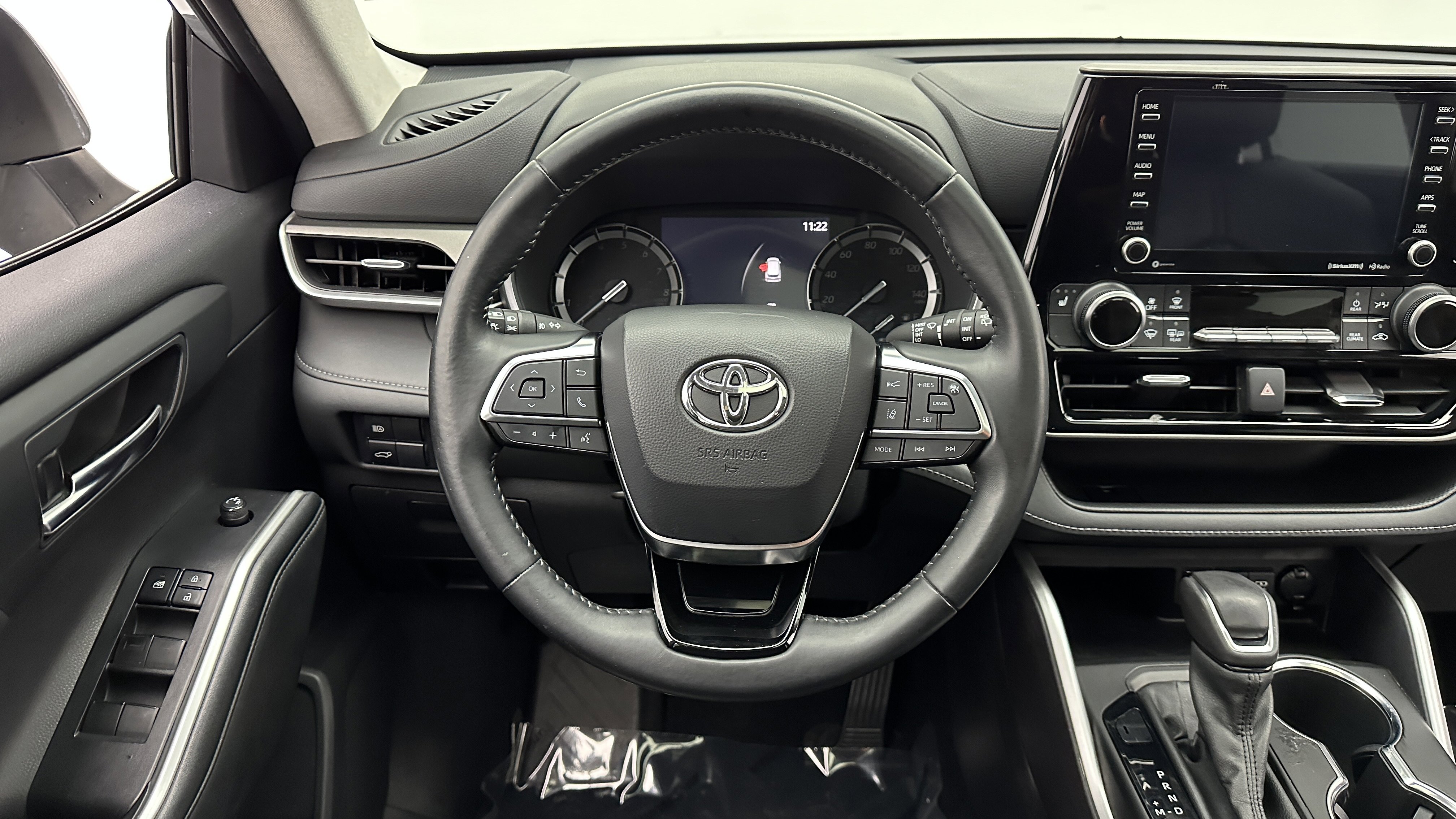 Used 2021 Toyota Highlander XLE image 26