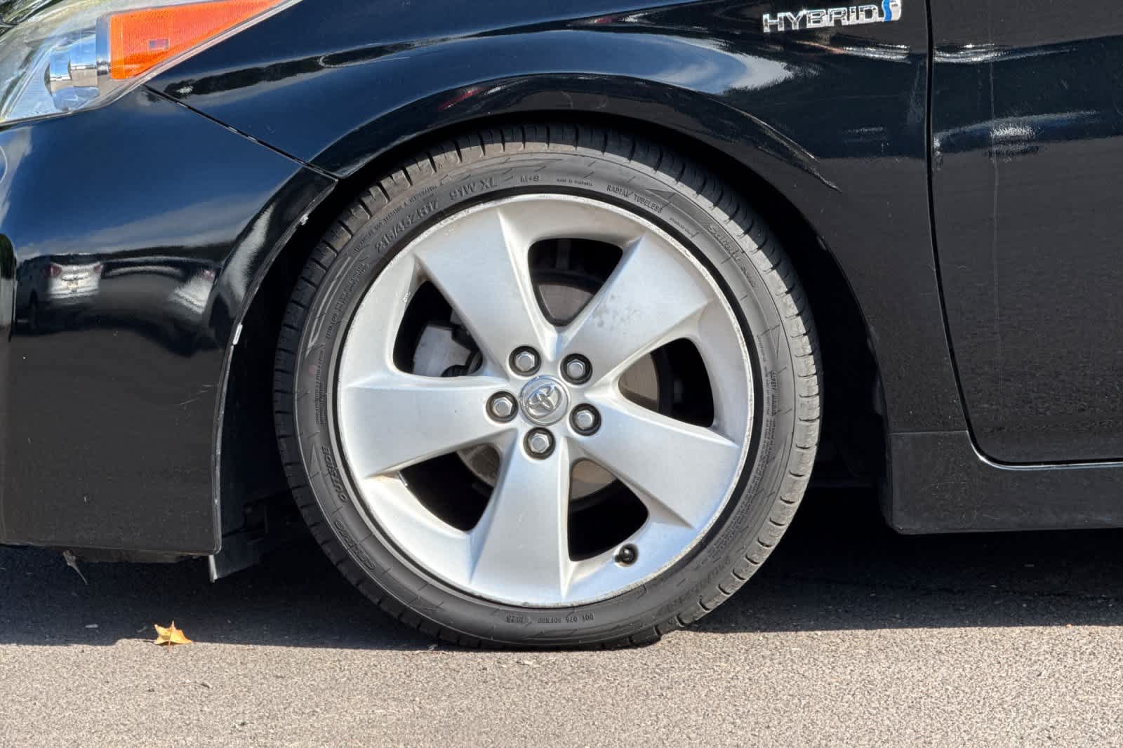 Used 2015 Toyota Prius Five FWD image 26