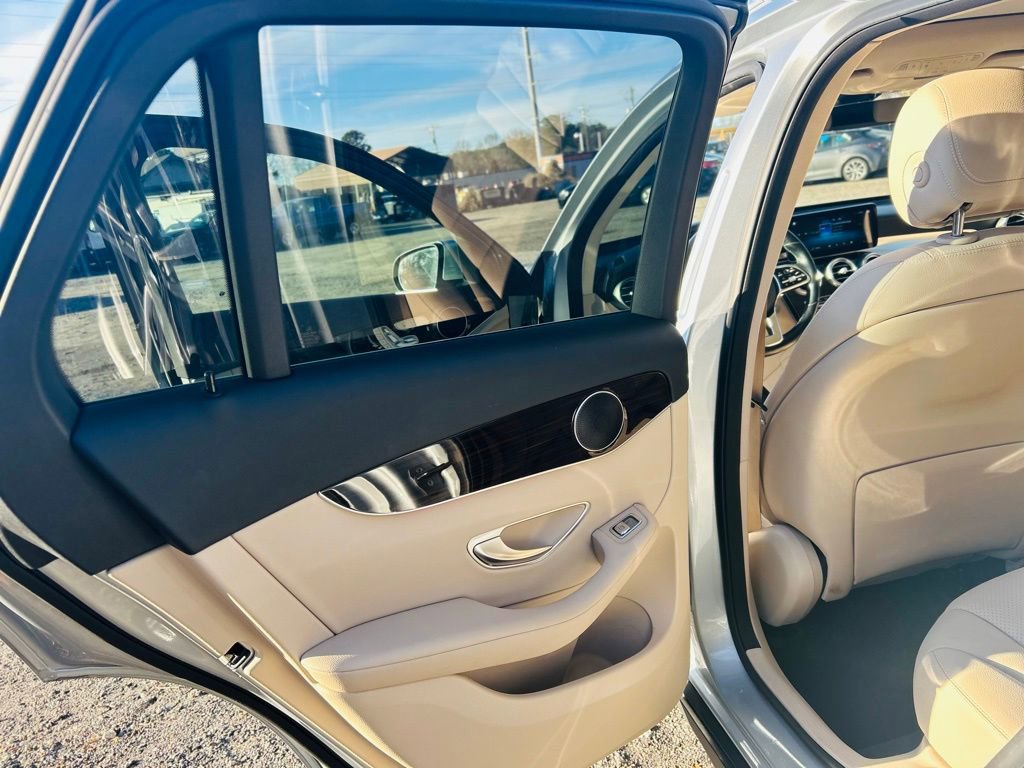 Used 2021 Mercedes-Benz GLC 300 image 21