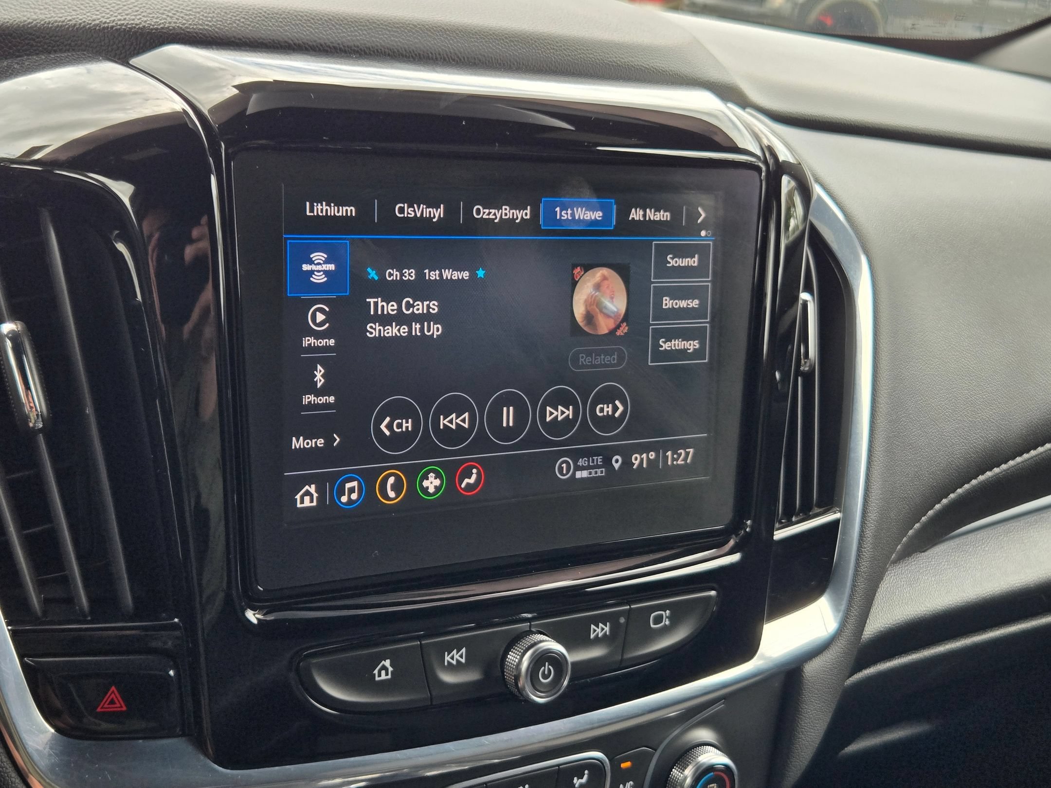 Used 2022 Chevrolet Traverse LT FWD image 15