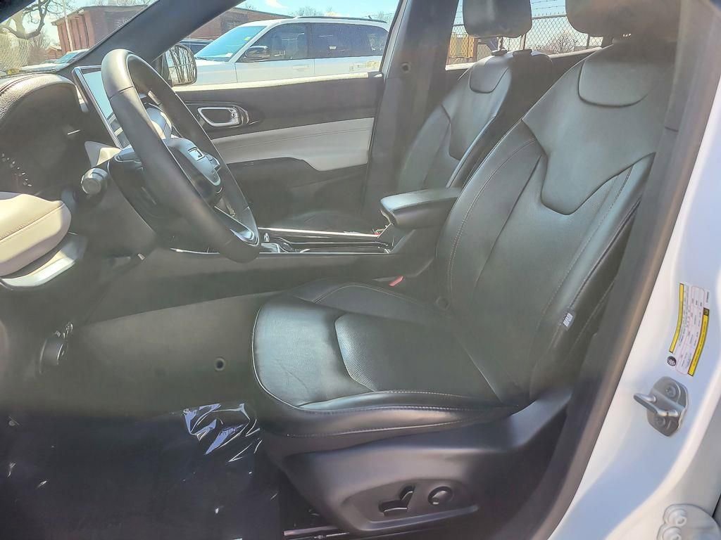 Used 2023 Jeep Compass Limited image 9