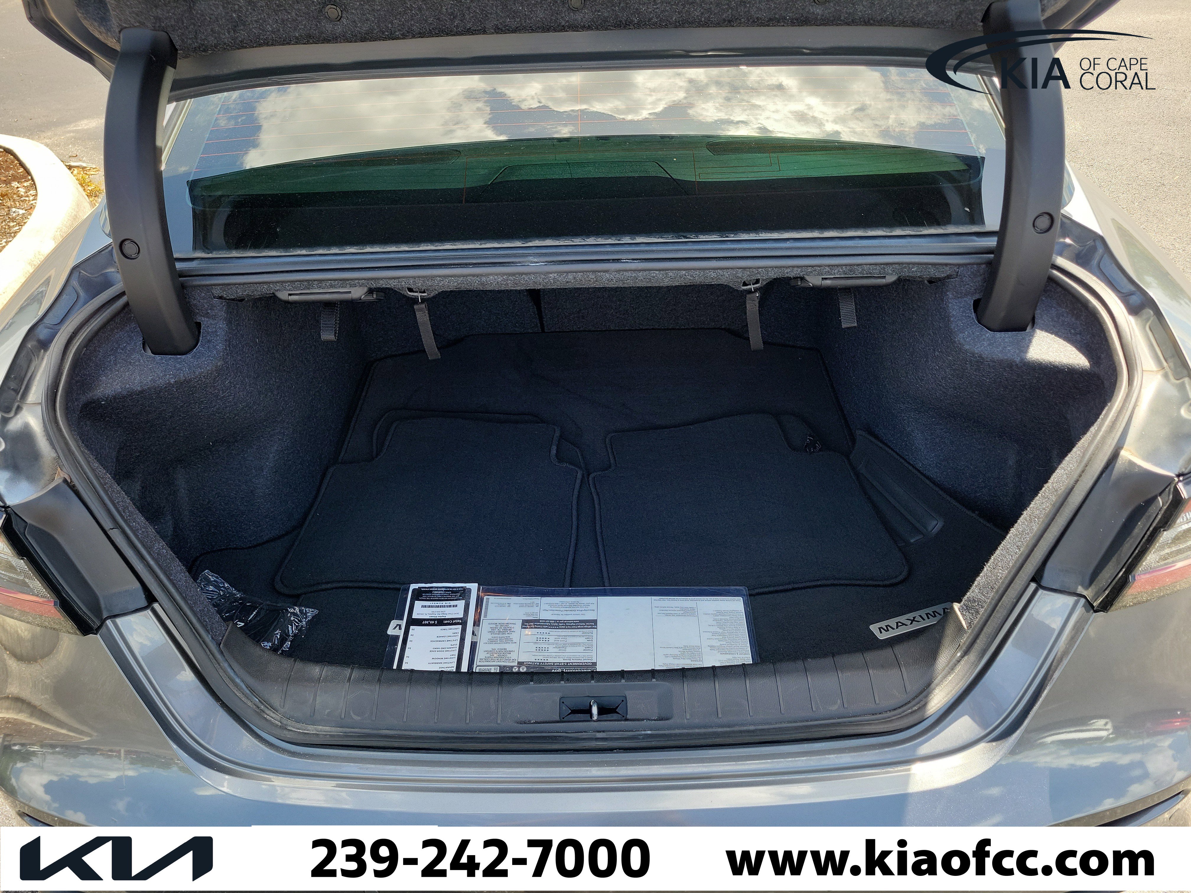 Used 2023 Nissan Maxima SR w/ Sport Mat Group image 11