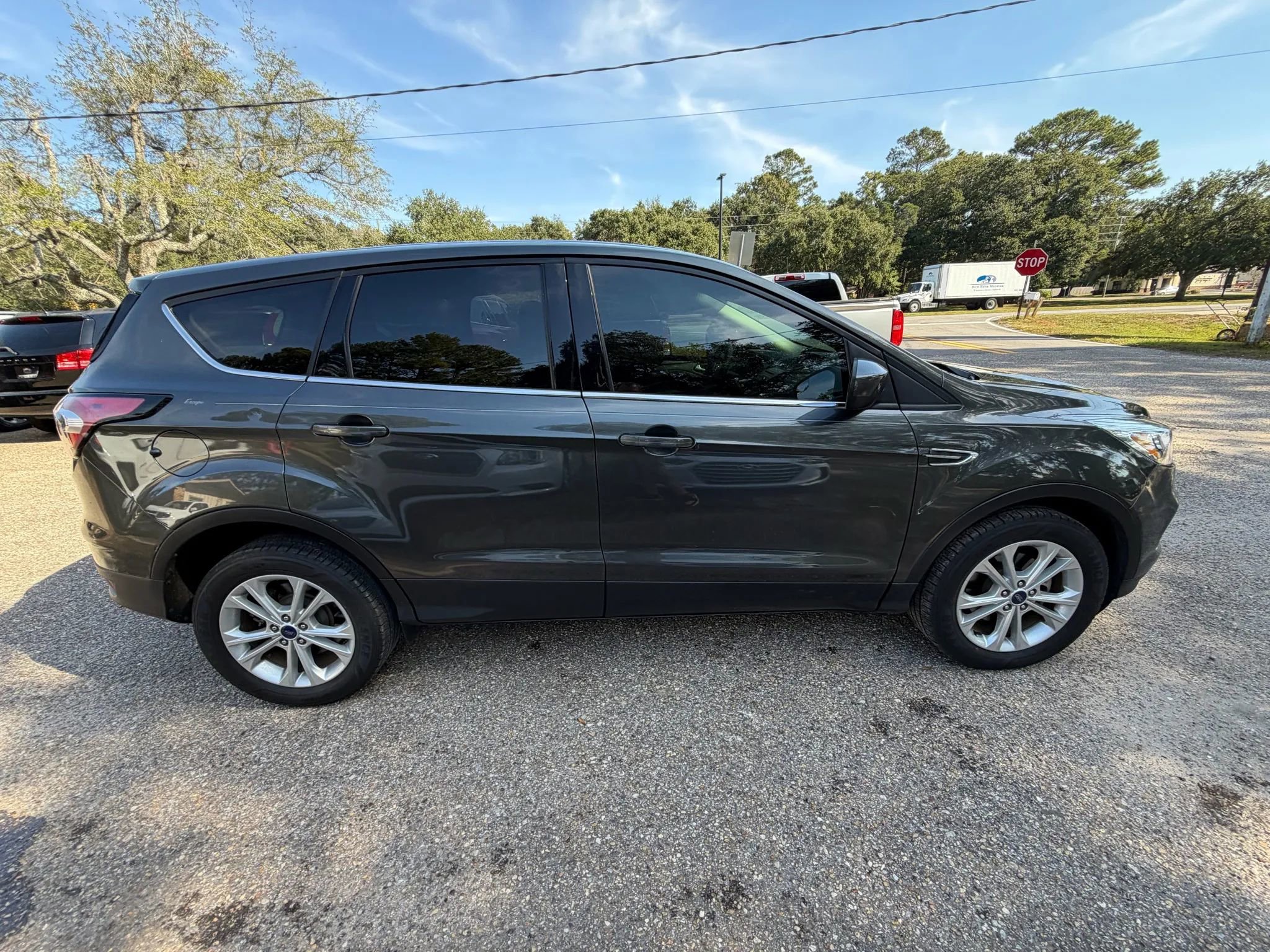 Used 2017 Ford Escape SE image 4