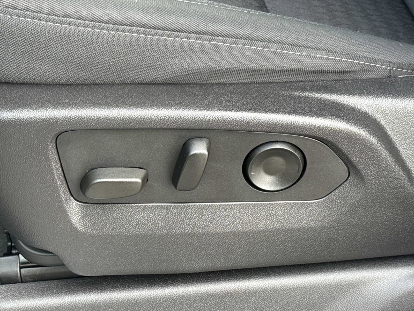 Used 2024 Chevrolet Silverado 1500 LT image 14