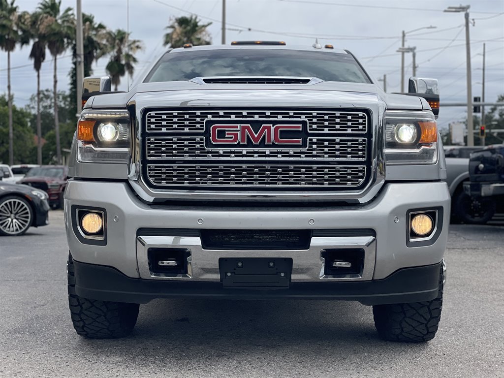 Used 2018 GMC Sierra 3500 Denali w/ Duramax Plus Package AWD/4WD image 10
