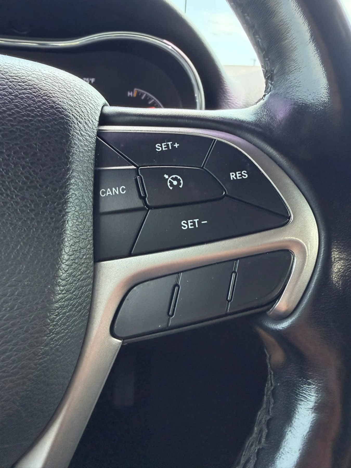 Used 2020 Jeep Grand Cherokee Altitude AWD/4WD image 12