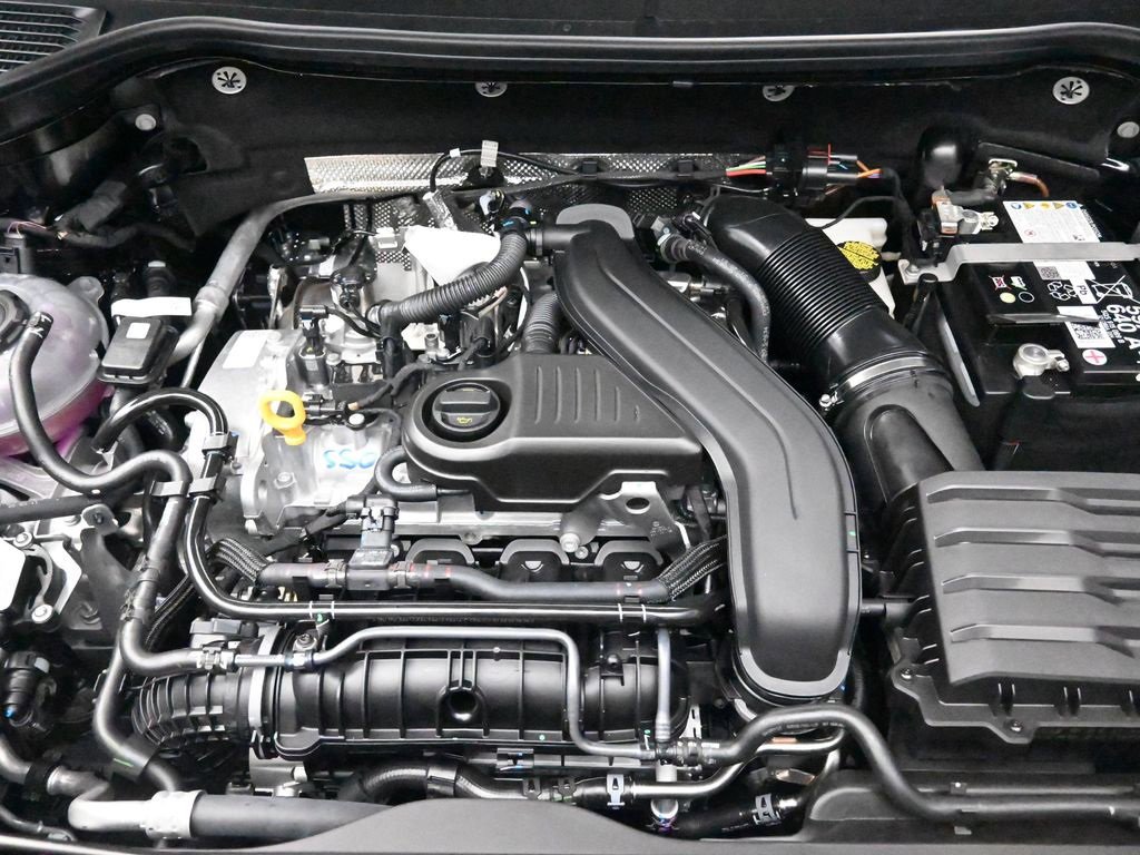 New 2025 Volkswagen Taos SE image 32