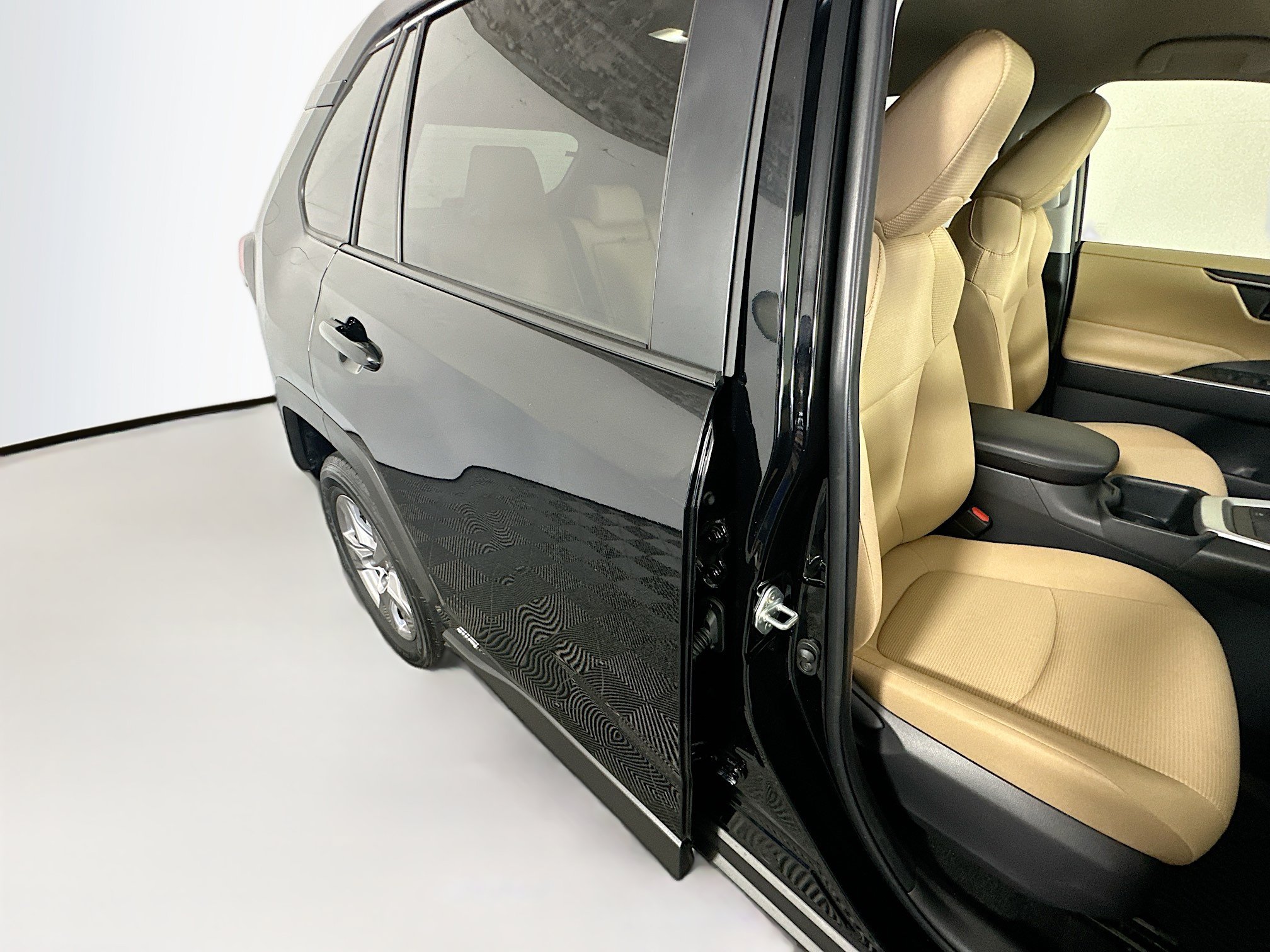 Certified 2025 Toyota RAV4 LE AWD/4WD image 27