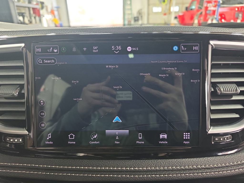 Used 2024 Chrysler Pacifica Limited image 26