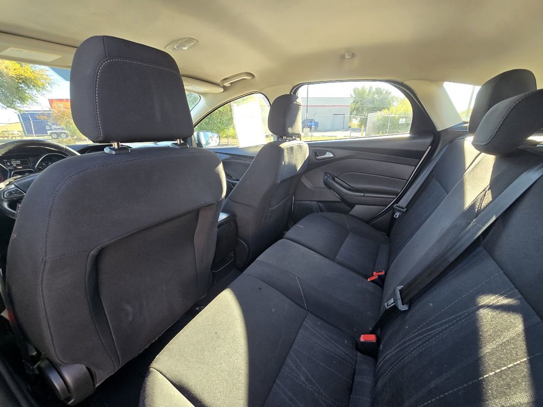 Used 2018 Ford Focus SE w/ Cold Weather Package image 14