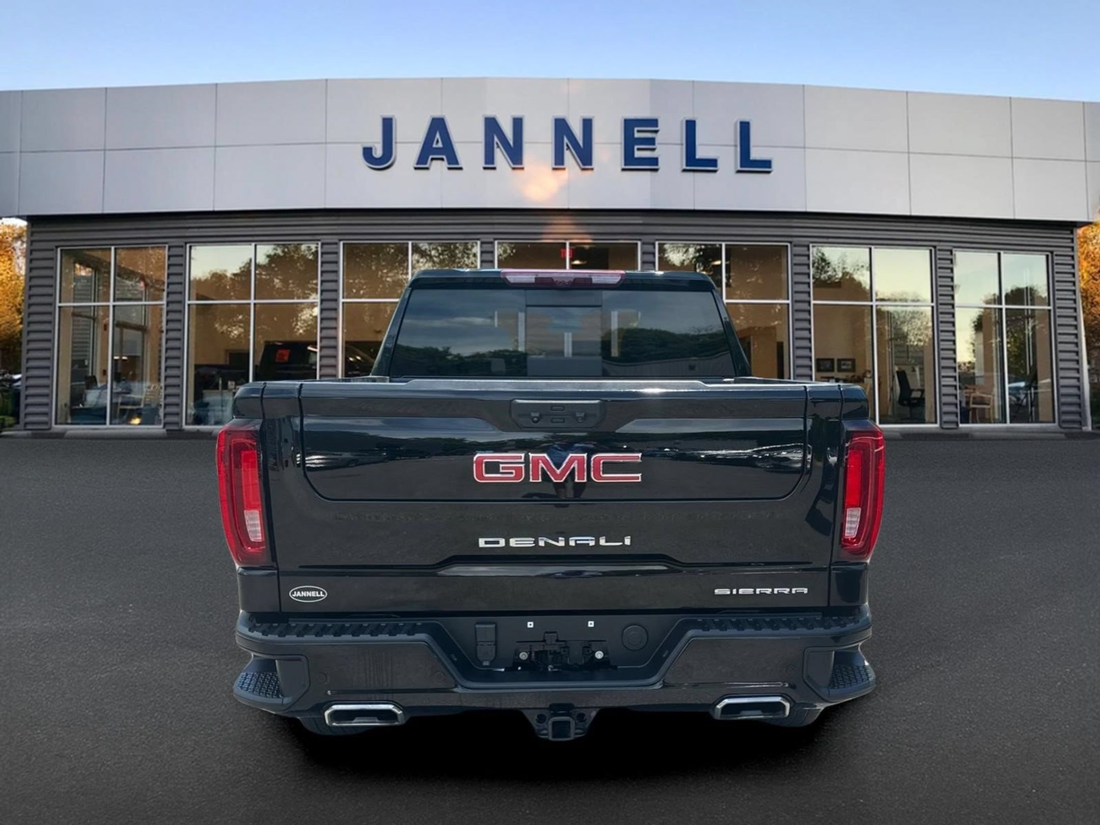 Used 2024 GMC Sierra 1500 Denali w/ Denali Reserve Package AWD/4WD image 7