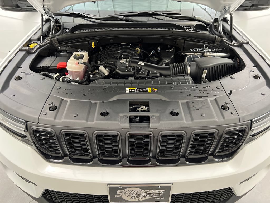 Used 2025 Jeep Grand Cherokee Altitude AWD/4WD image 73