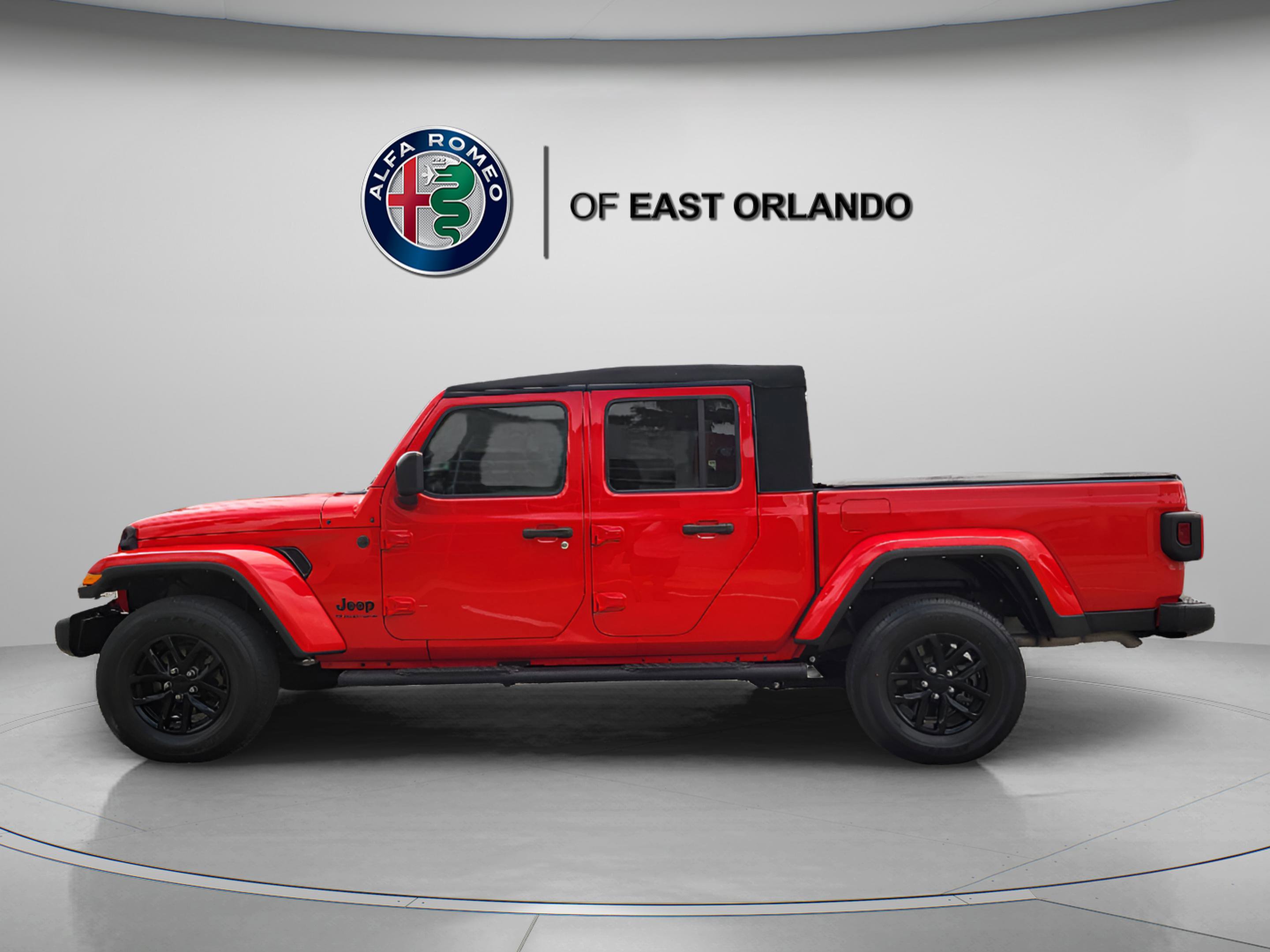 Used 2023 Jeep Gladiator Sport image 4
