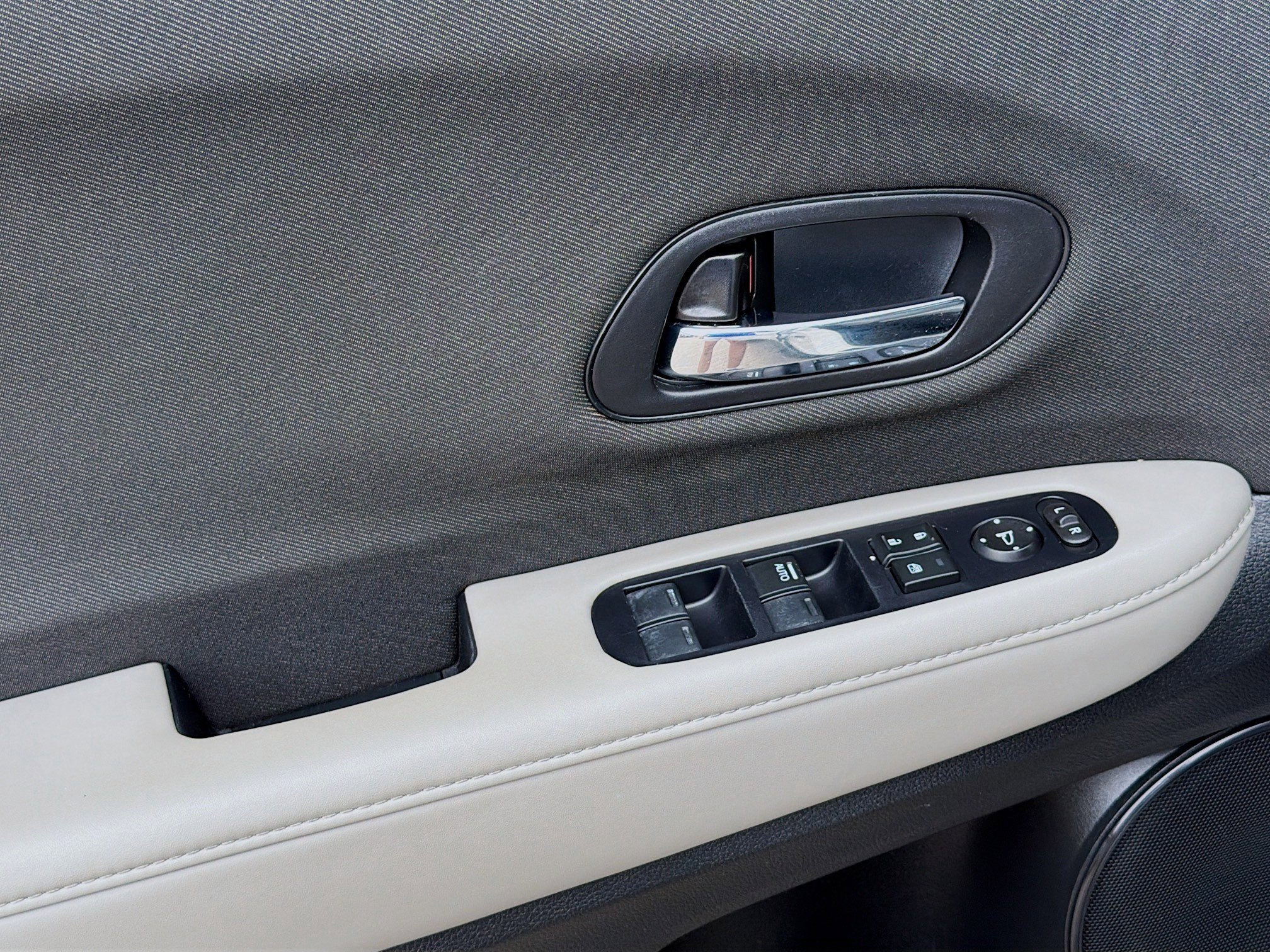 Certified 2019 Honda HR-V LX image 16