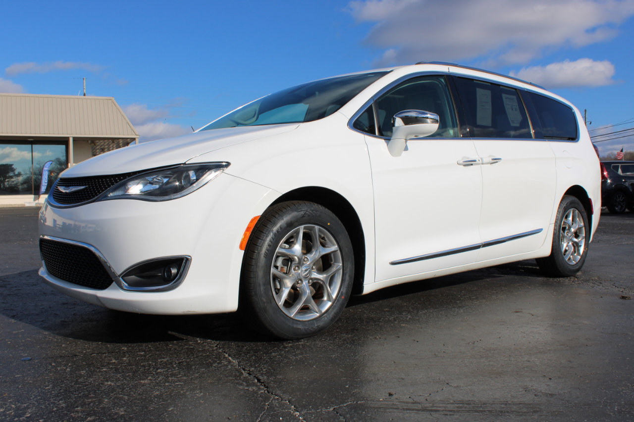 Used 2018 Chrysler Pacifica Limited image 14