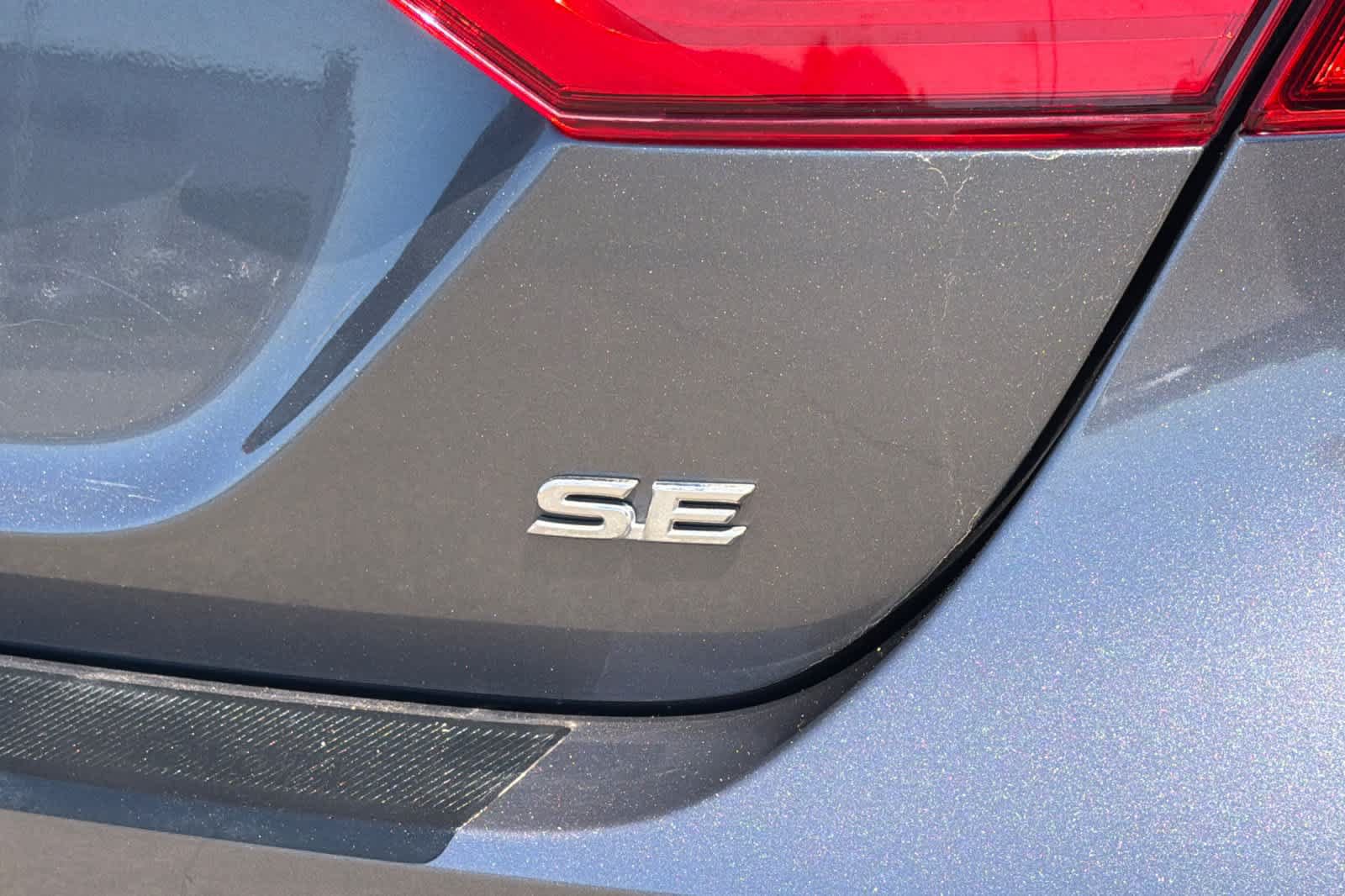 Used 2019 Toyota Camry SE FWD image 29