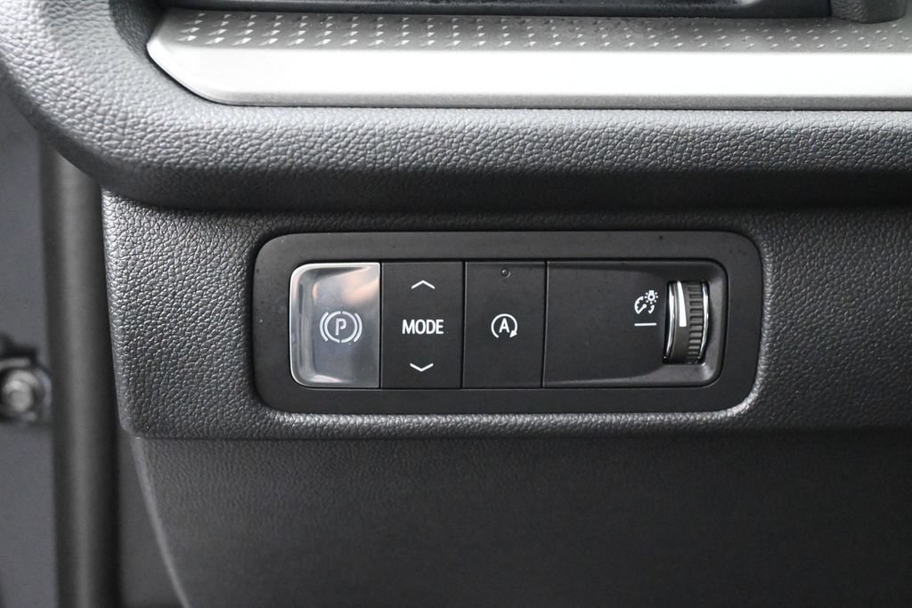 Used 2026 Chevrolet Traverse LT FWD image 16