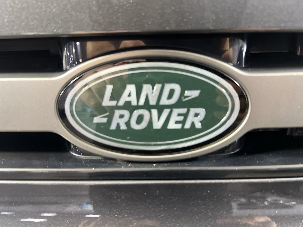Used 2023 Land Rover Defender 130 X-Dynamic SE AWD/4WD image 33