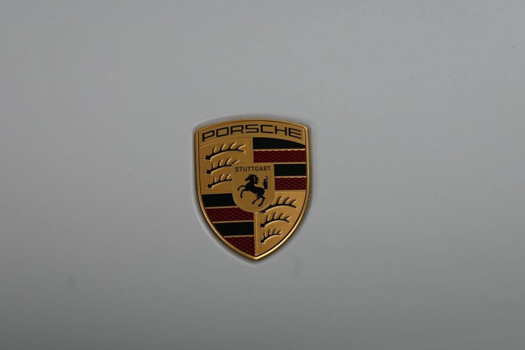 Certified 2025 Porsche Macan Electric RWD image 32