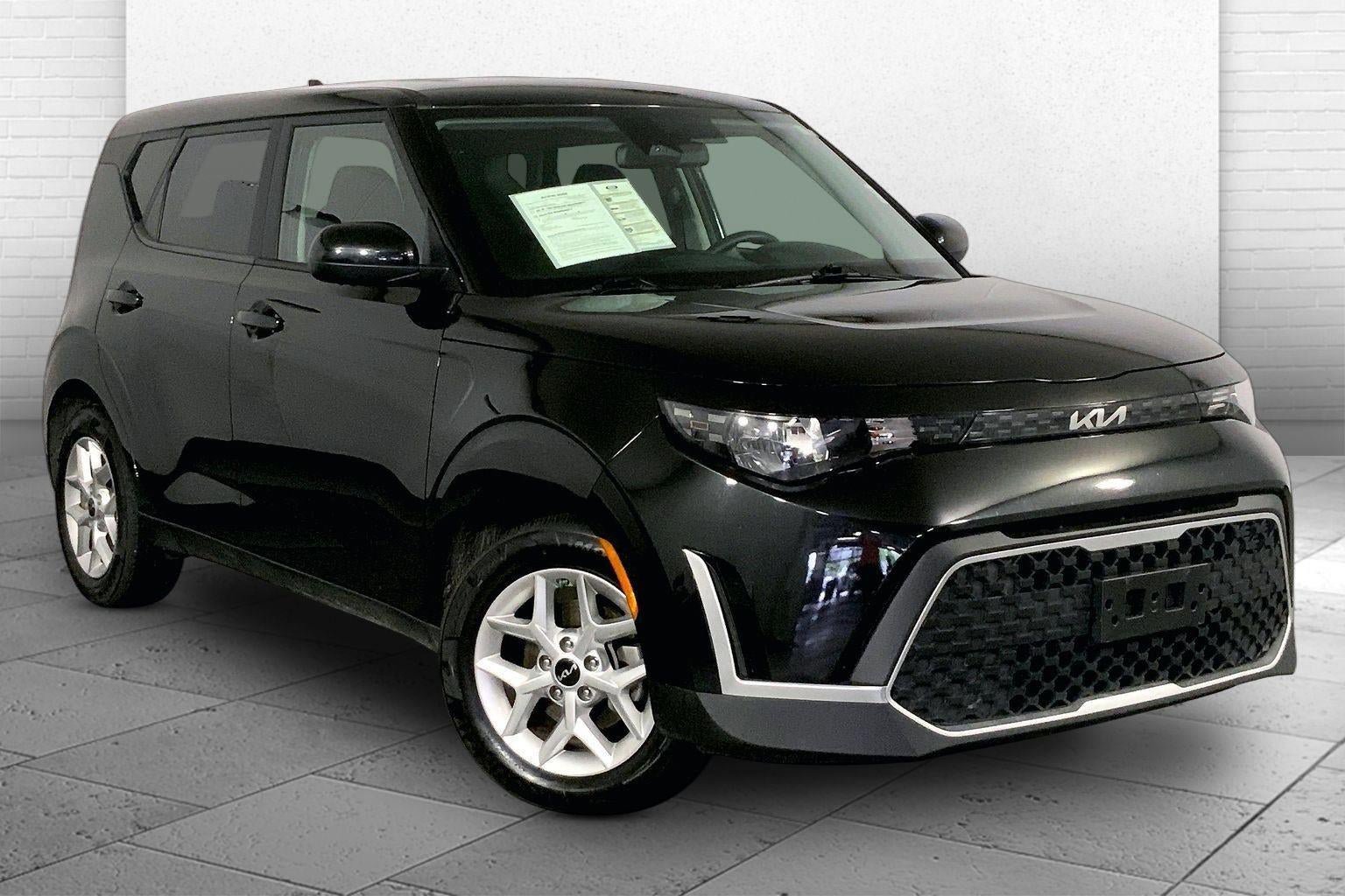 Used 2025 Kia Soul LX w/ LX Technology Package FWD image 1