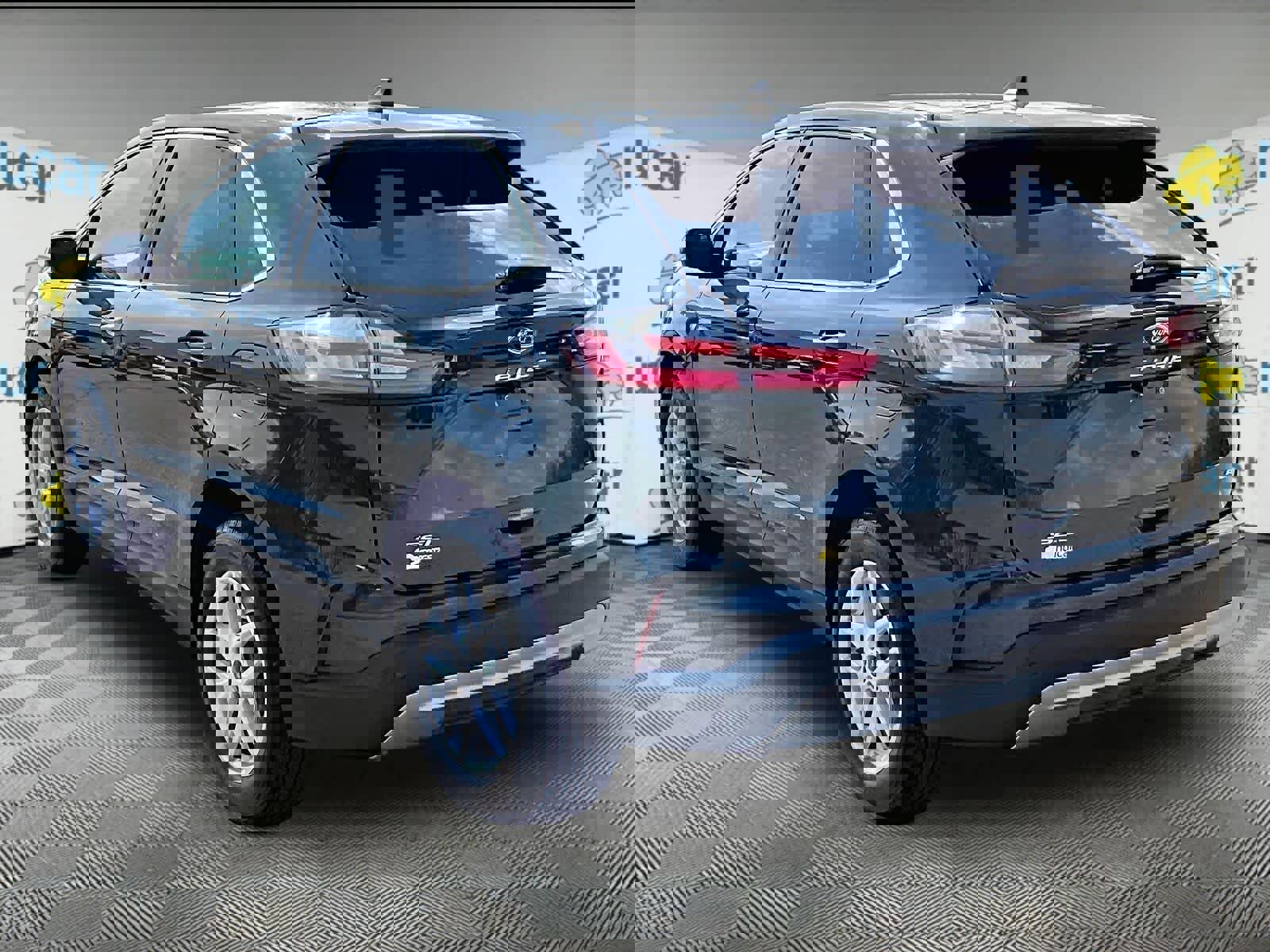 Used 2022 Ford Edge SEL w/ Convenience Package image 4