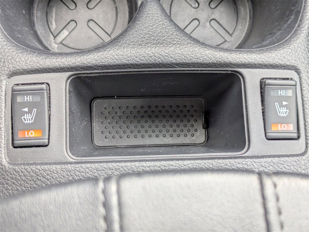 Used 2018 Nissan Rogue SV w/ Premium Package image 24