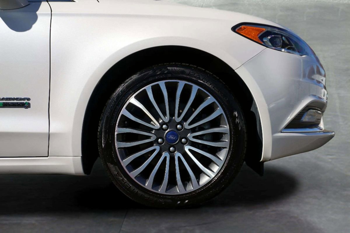 Used 2017 Ford Fusion Energi Titanium FWD image 9