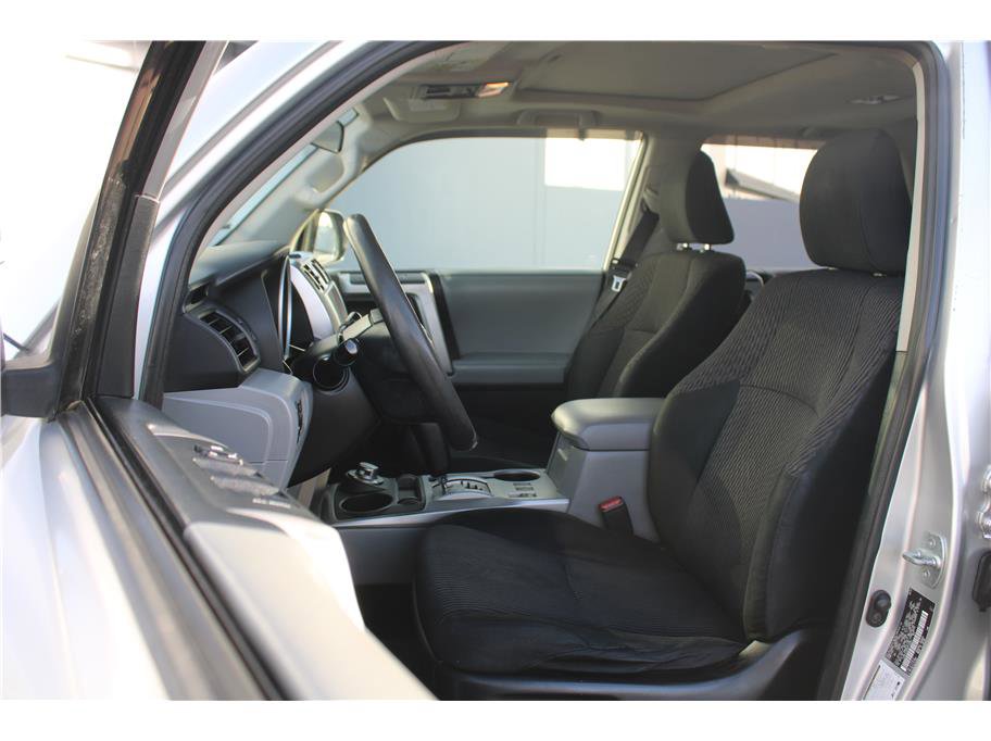Used 2013 Toyota 4Runner SR5 w/ Convenience Pkg image 8