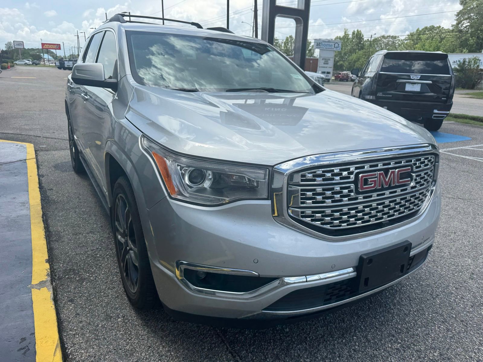 Used 2018 GMC Acadia Denali w/ Technology Package AWD/4WD image 8