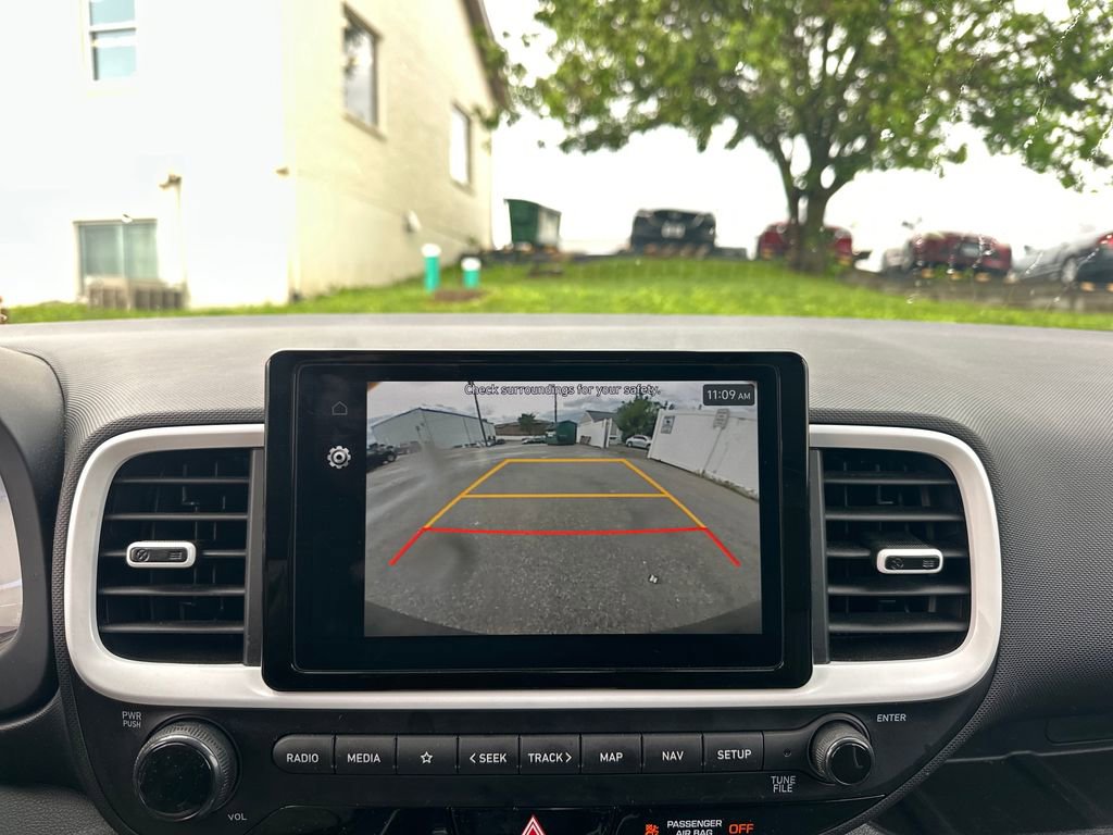 Used 2025 Hyundai Venue Limited FWD image 46