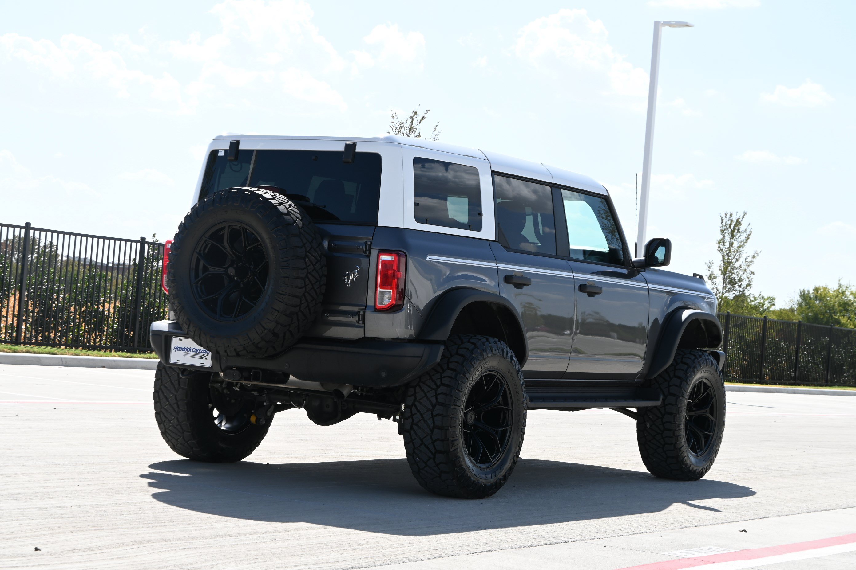 Used 2025 Ford Bronco Heritage Edition AWD/4WD image 9