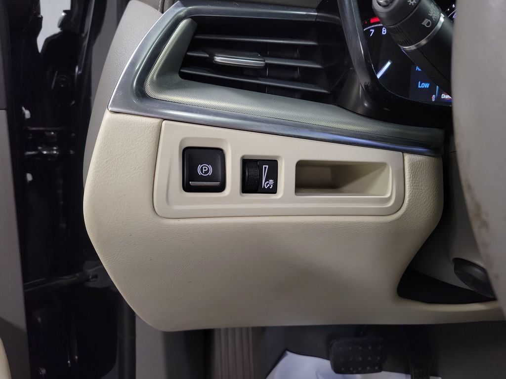 Used 2018 Cadillac XT5 Premium Luxury FWD image 23