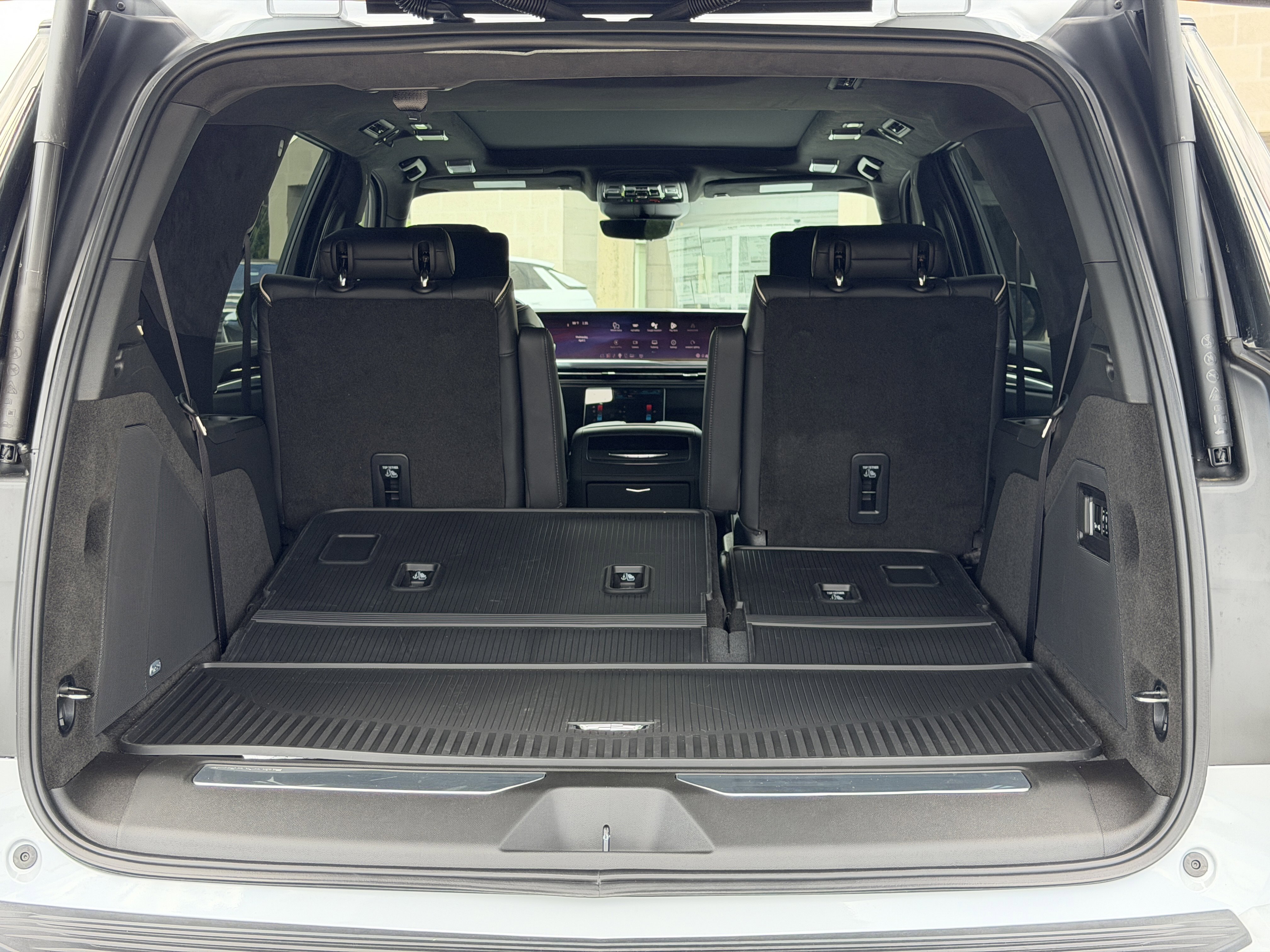 New 2026 Cadillac Escalade Platinum Sport w/ LPO, ONYX Package image 9