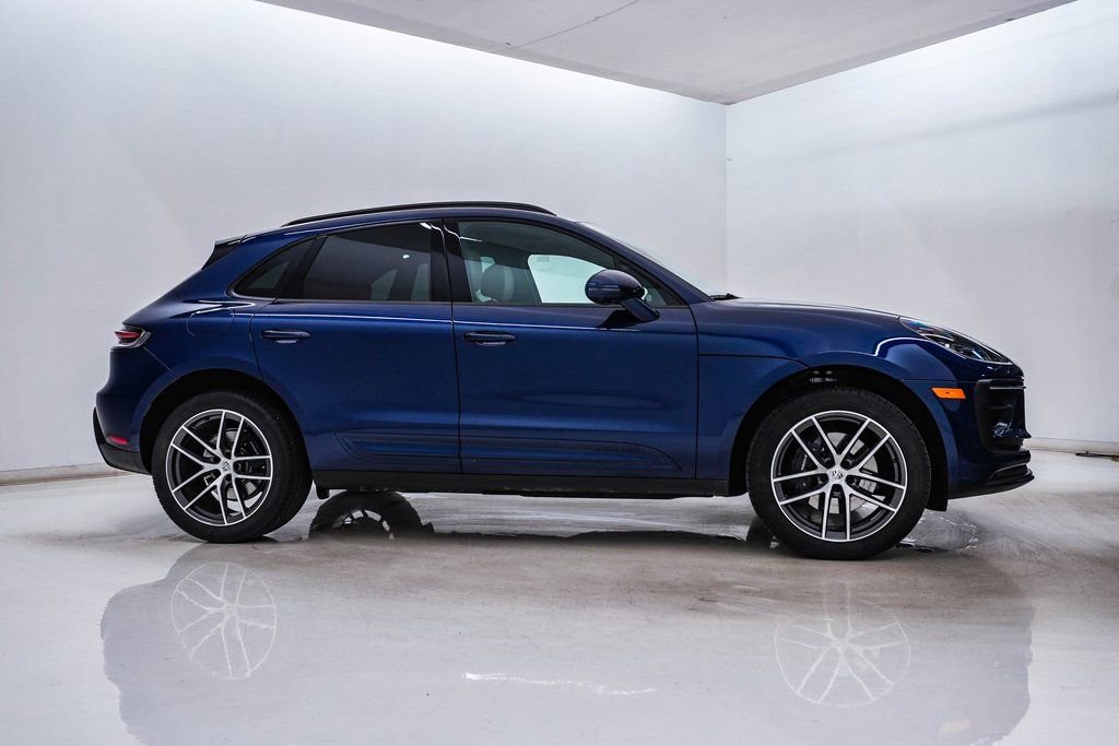 Certified 2025 Porsche Macan image 8