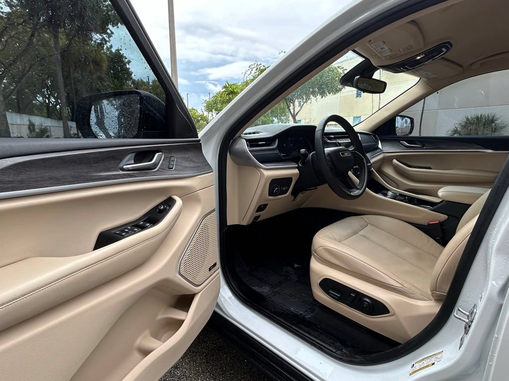 Certified 2022 Jeep Grand Cherokee L Limited RWD image 15